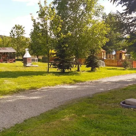 Stanica Pod Zadzierna Caloroczne Chalet *