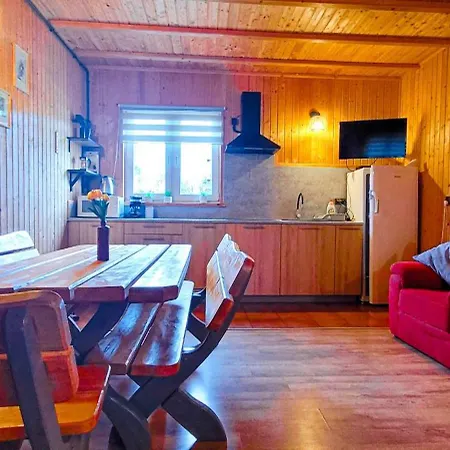 Stanica Pod Zadzierna Caloroczne Chalet *