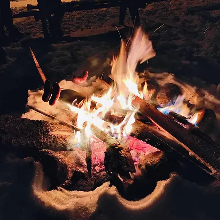 Stanica Pod Zadzierna Caloroczne * لوبافكا
