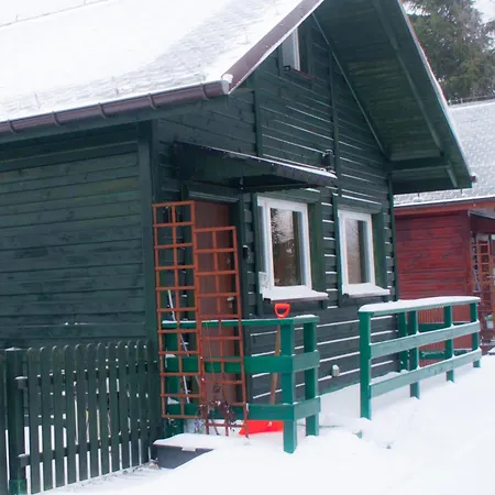 Stanica Pod Zadzierna Caloroczne 샬레