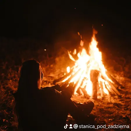 Stanica Pod Zadzierna Caloroczne