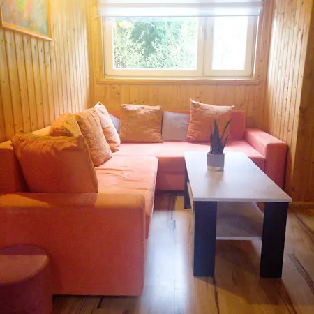 Stanica Pod Zadzierna Caloroczne Chalet *