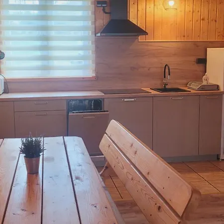Stanica Pod Zadzierna Caloroczne شاليه لوبافكا