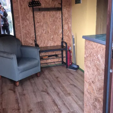 Stanica Pod Zadzierna Caloroczne شاليه لوبافكا