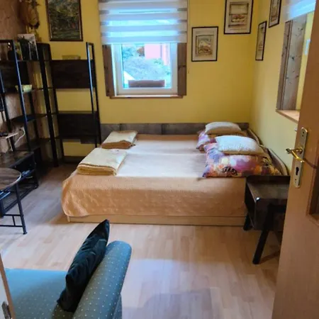 Stanica Pod Zadzierna Caloroczne